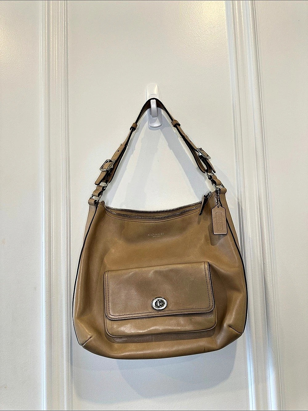 Coach Hobo Leather in Beige